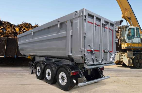 Sattelkipper S.KI SOLID für den Transport von Recyclingmaterialien 